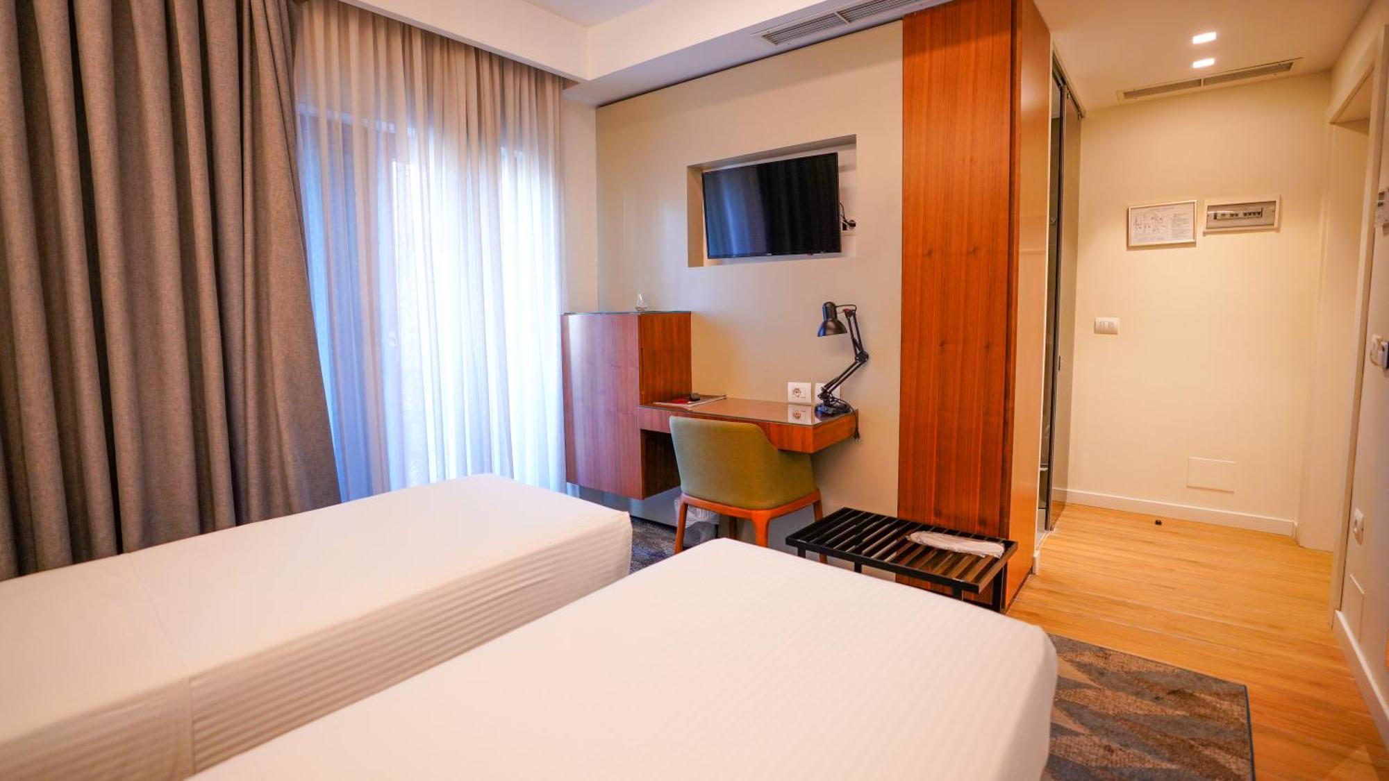 Hotel Theatro- City Center Tirana Exteriér fotografie